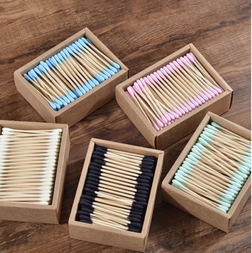 Boîte de 200 cotons-tiges en bois de couleur aléatoire